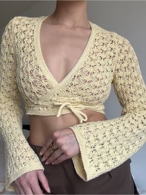 Stradivarius open crochet knit bolero bell long sleeve coverup top Size small